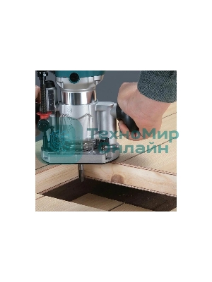 Фрезер Makita RT0702C 710Вт 30000об/мин макс.ход:35мм