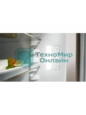 Встраиваемый холодильник Liebherr Pure, высота 82-88 см, door-on-door, с морозильным отделением, сенсорная электроника внутри камеры.