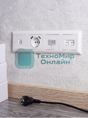 Рамка 4-местная IEK BRITE РУ-4-Бр DECOR 3D-форма белый