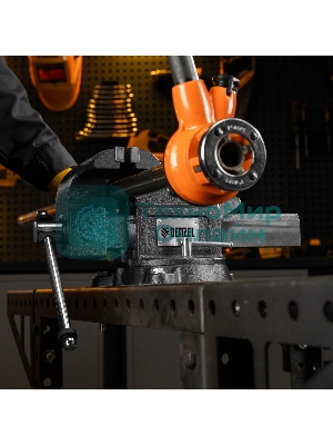 Тиски слесарные Denzel BVH-150 150 мм, поворотные, стальная направляющая, с наковальней