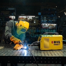 Аппарат инвертор. полуавтомат. cварки Denzel IMIG-200SP Pulse, 200 А, ПВ 60%, катушка 5 кг