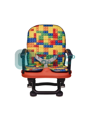 Стульчик для кормления BQ BCH012 LEGO. Стульчик-бустер BQ BCH012. Гипоалергенные безопасные материалы/Съемный чехол из экокожи. Удобный, устойчив к загрязнению и легко моется/Съемная столешница/Безопасность малыша: устойчивая конструкция, нескользящие ножки, надежная фиксация на стуле, разделитель для ног для дополнительной фиксации/4 уровня высоты/Благодаря своей компактности, легкой сборке и наплечной лямке его можно брать с собой на природу, в гости или путешествие