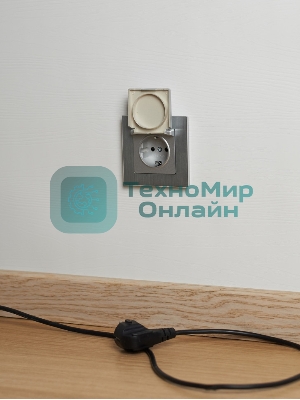 Розетка 1-местная IEK BRITE РСбш10-3-БрА (BR-R16-16-K47) с заземлением, с защитными шторками и крышкой, 16А IP20, алюминий