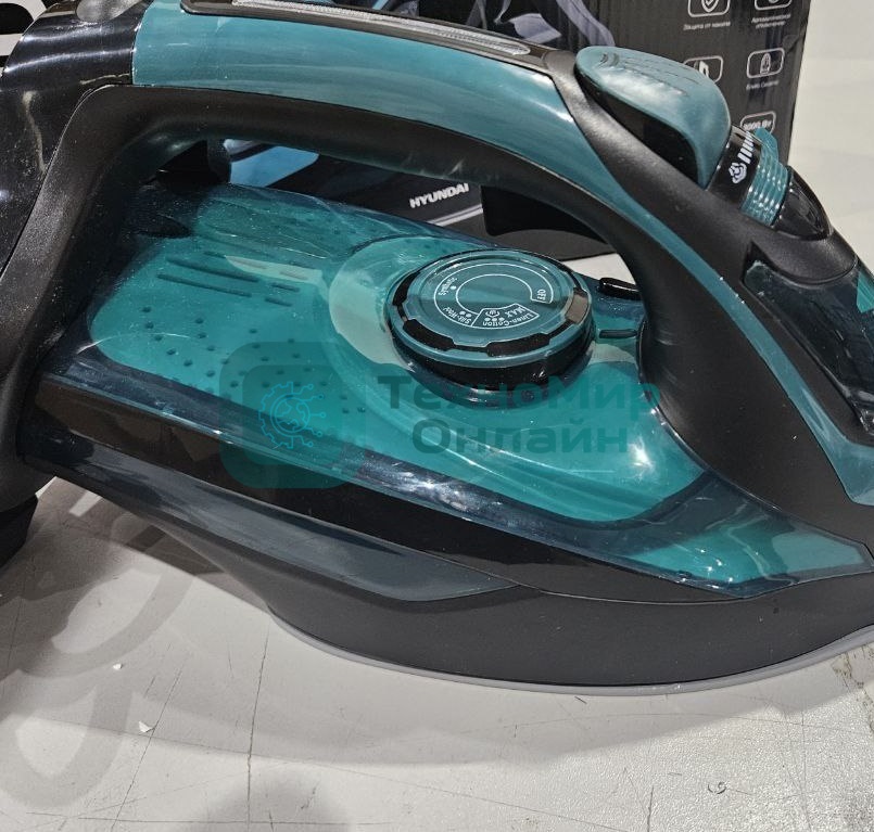 (Поврежденный товар) Утюг Hyundai H-SI01221 3000 Вт черный/зеленый [См.описание!]