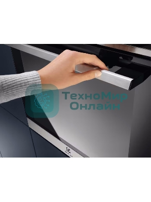 Встраиваемый духовой шкаф Electrolux COF6P76BX, Духовой шкаф электрический с конвекцией, объем 65 л, утапливаемые переключатели, 9 режимов, автопрограммы, очистка пиролитическая, 3 стекла в дверце, направляющие проволочные + телескопические (1 уровень)
