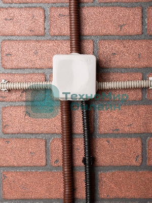 Коробка распределительная EKF КМР-030-031 с крышкой наружная (85х85х40) 8 мембр. вводов IP55