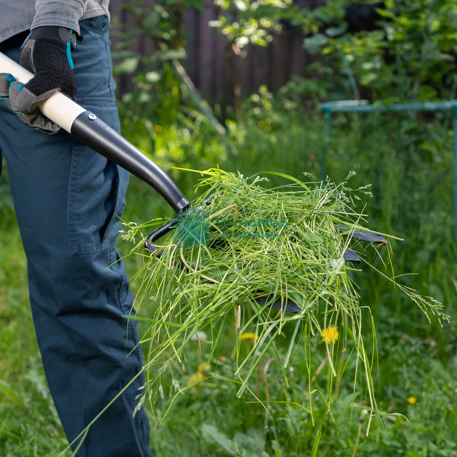 Вилы Россия 4-х рогие 190 х 220 мм широкий зуб, удлиненная тулейка 63804