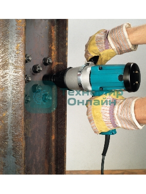 Гайковерт Makita 6906 Гайковерт ударный 6906 850Вт,1600у\м,588Нм,квадрат 3\4