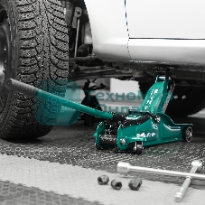 Домкрат гидравлический подкатной Сибртех 2 т, 85-330 мм, низкий подхват, в пластиковом кейсе