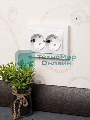 Розетка 2-ая, с/з,со шторками, 16А, СП Basic Минск белый