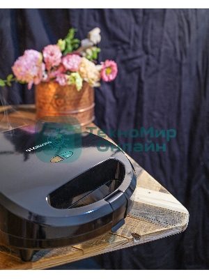 Мультипекарь Starwind SSM2301 750Вт черный