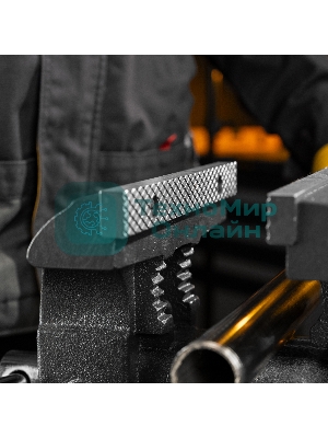 Тиски слесарные Denzel BVH-200, 200 мм, поворотные, стальная направляющая, с наковальней