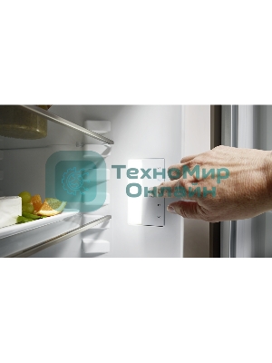 Встраиваемый холодильник Liebherr Pure, высота 82-88 см, door-on-door, с морозильным отделением, сенсорная электроника внутри камеры.