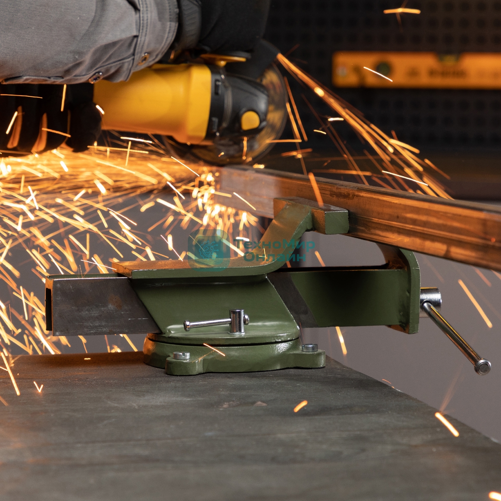 Тиски слесарные Сибртех 150 мм, стальные, поворотные