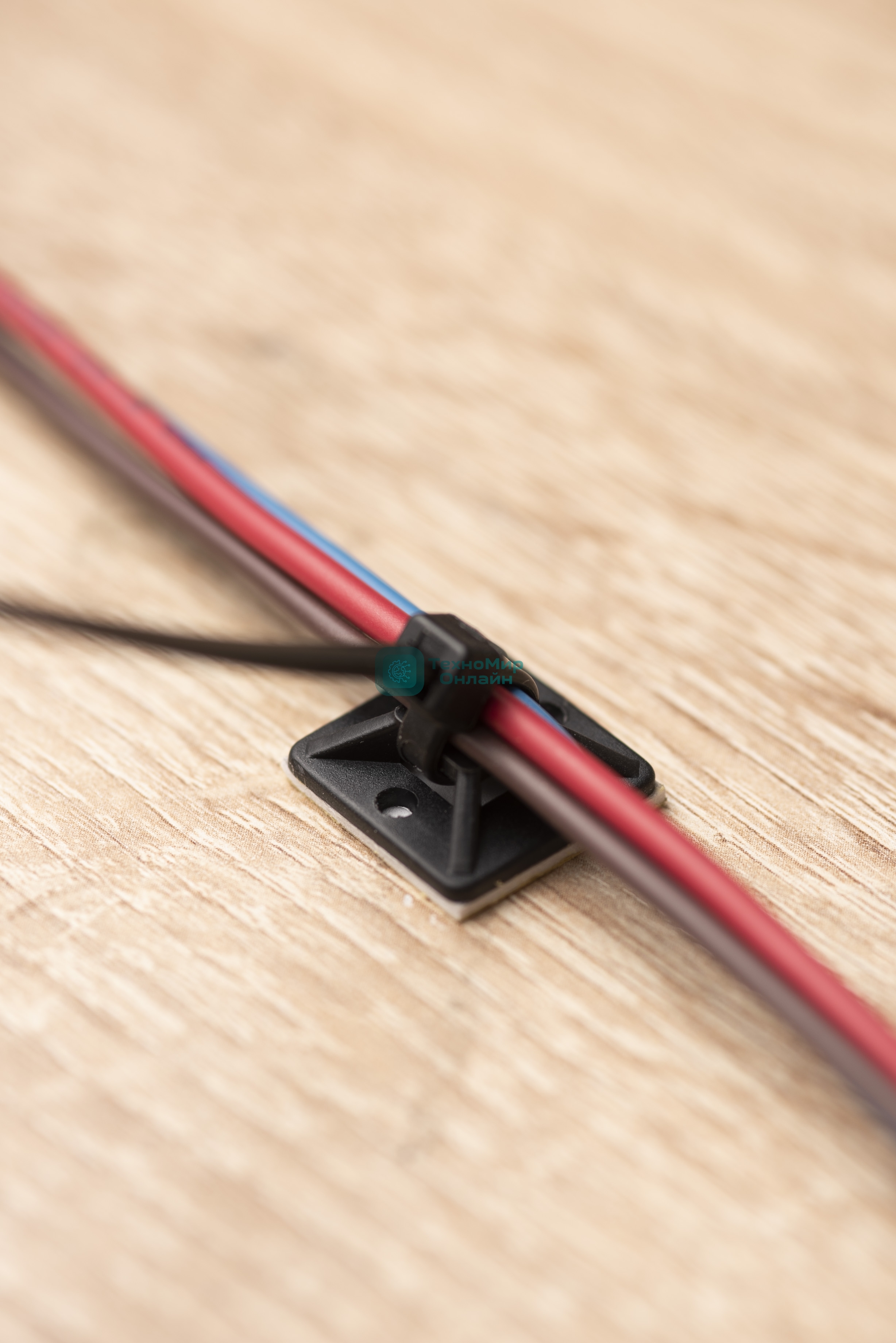 Площадка EKF plc-20x20-b самоклеящаяся (20х20 мм.) черная (100 шт.) EKF