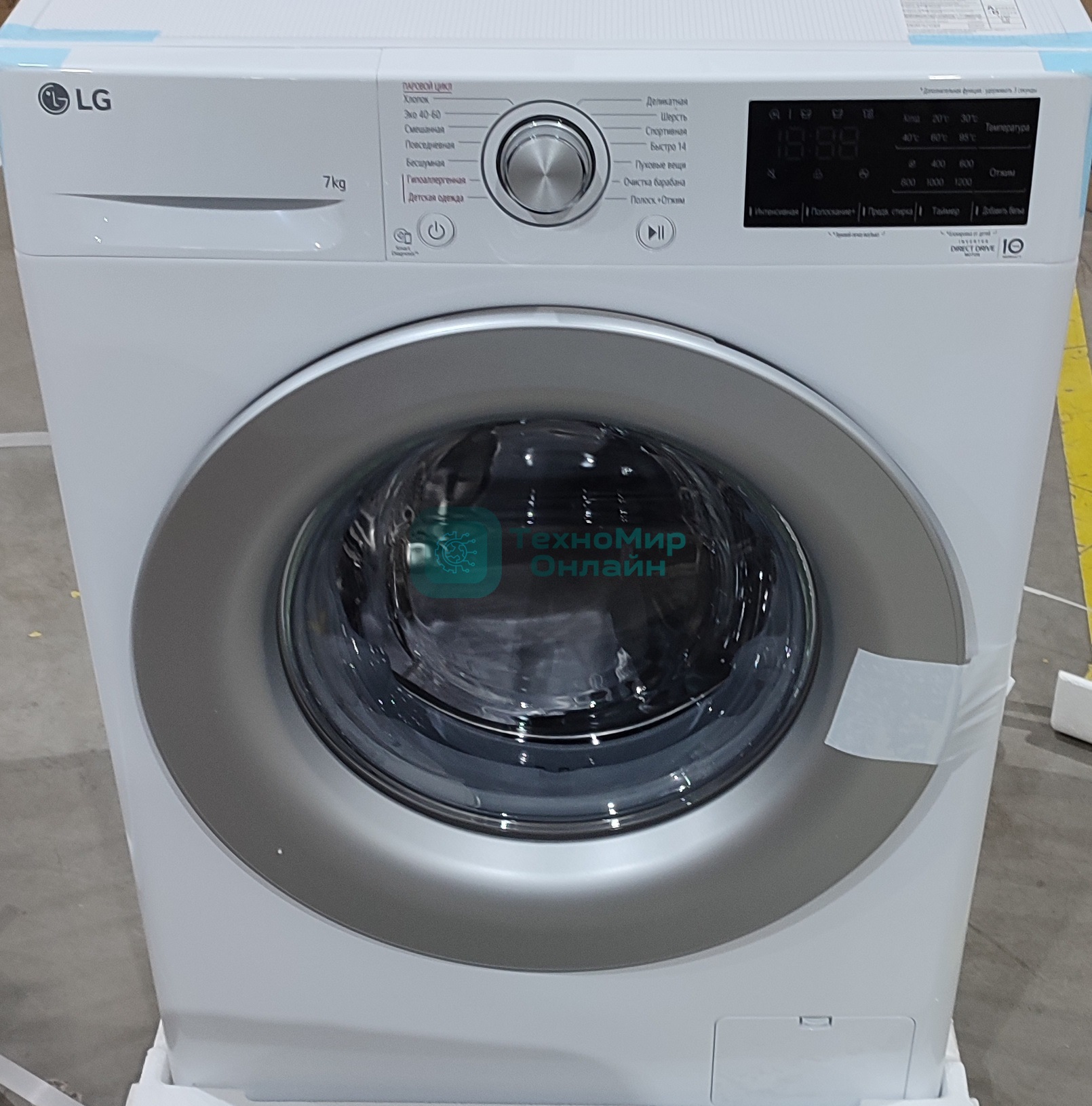 (Поврежденный товар, замята правая боковая панель, вдавлена правая задняя ножка) Стиральная машина LG F2V3HS4W белый, загрузка фронтальная 7 кг, 1200 об/мин., класс: A
